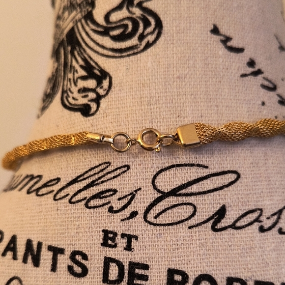 Classic Gold Tone Necklace. Great Condition - Picture 4 of 4